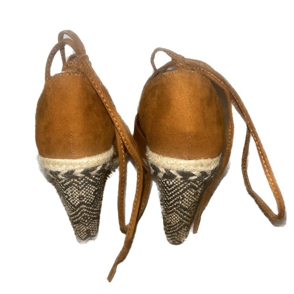 Sugar Suede Sz 7.5 Brown Peep Toe Wrap Around Ankle Tie Lace-Up Heels Wedged - Picture 6 of 7